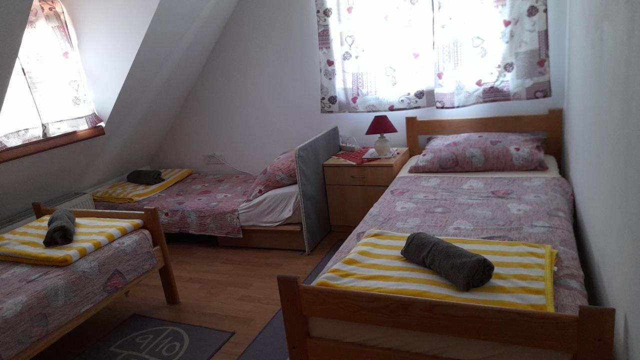 Rooms Ma La Карловац Экстерьер фото