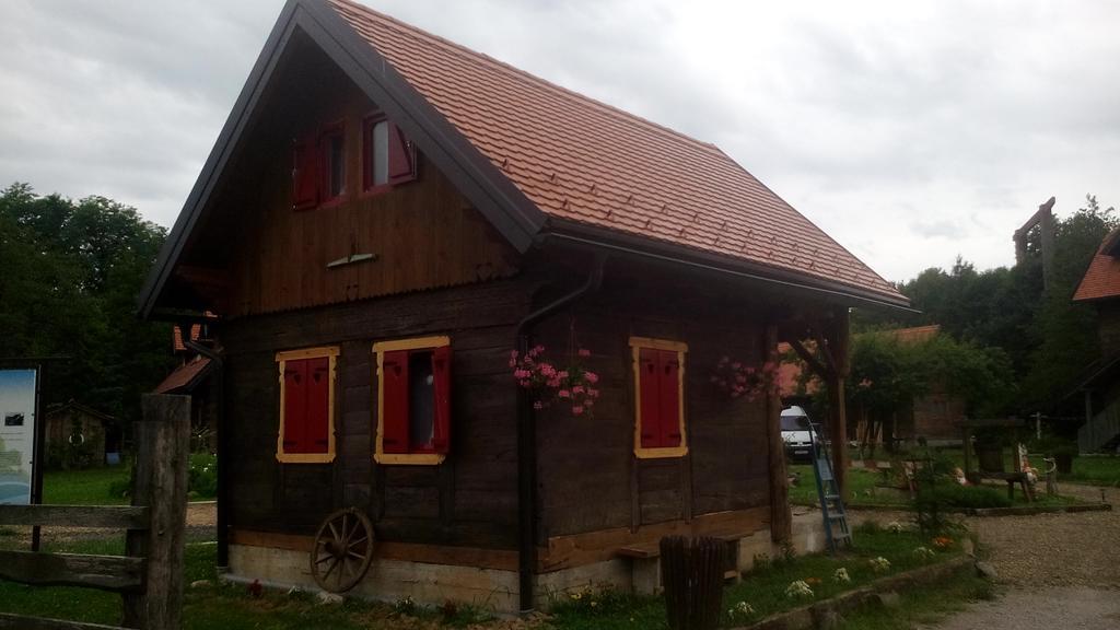 Rooms Ma La Карловац Экстерьер фото